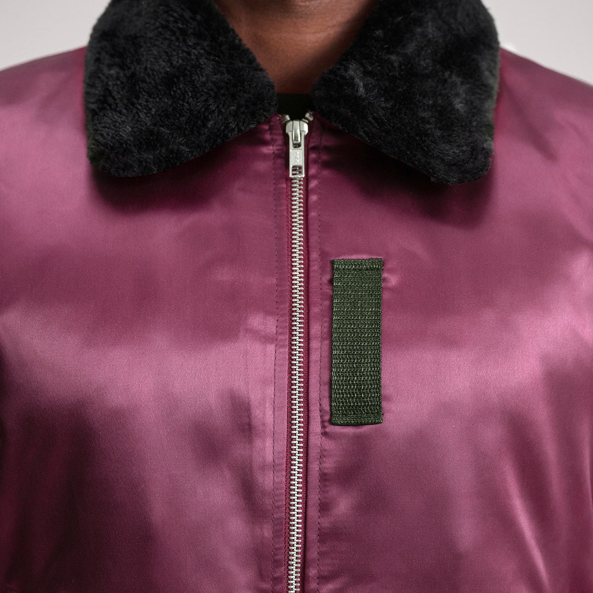 
Innenansicht Showing Quilted Polyester Lining & Zwei funktionale Innentaschen
