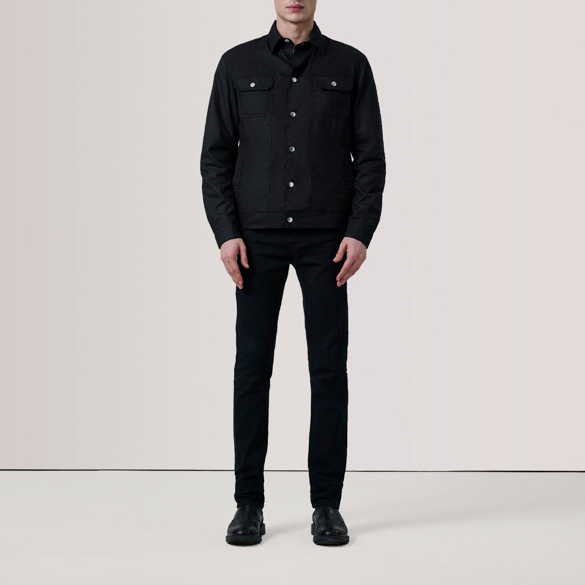 Black Waxed Cotton Canvas Leather Jacket - Rückansicht mit passgenauen Schultern &amp; sauberem Saum