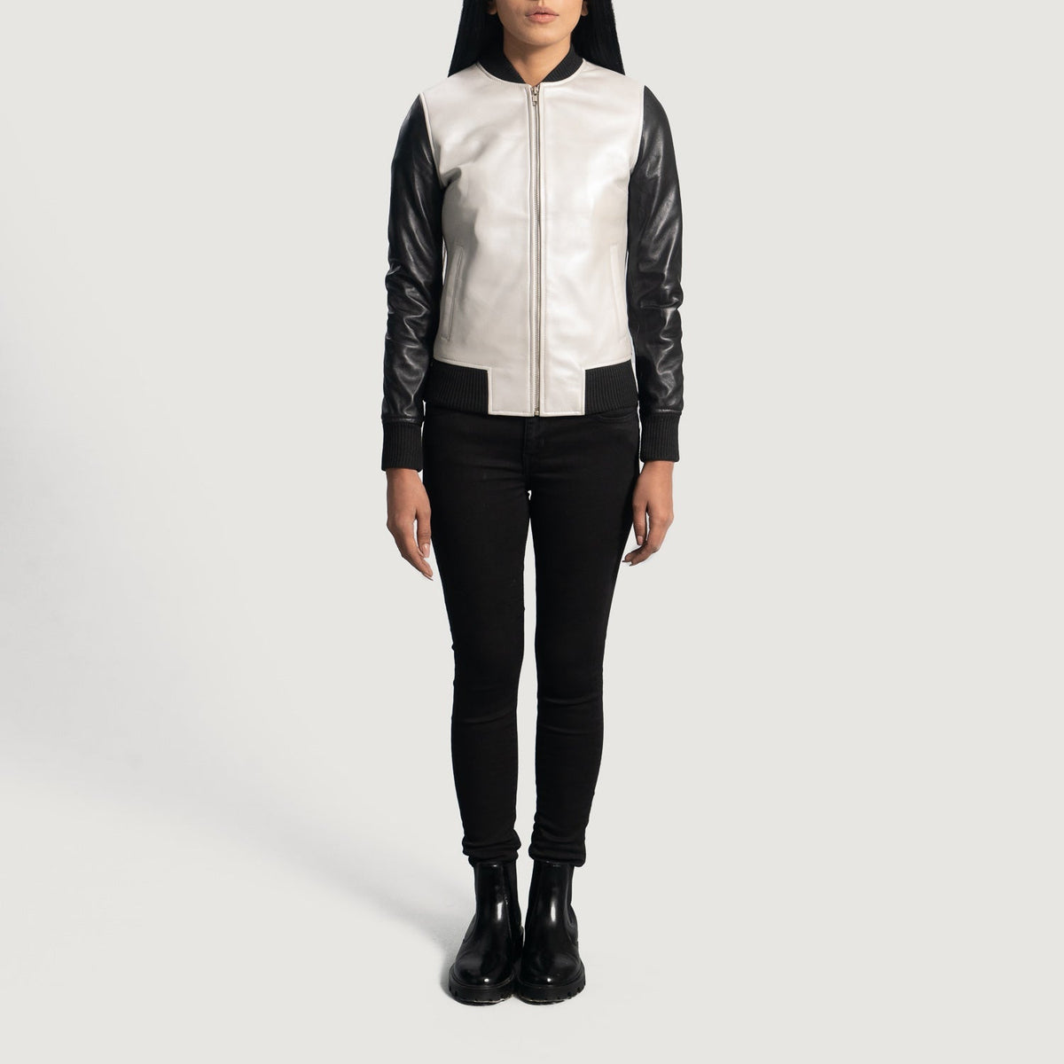 
Detailansicht of Varsity & Zipper Hardware on Cole Silver Leder-Bomberjacke für Damen