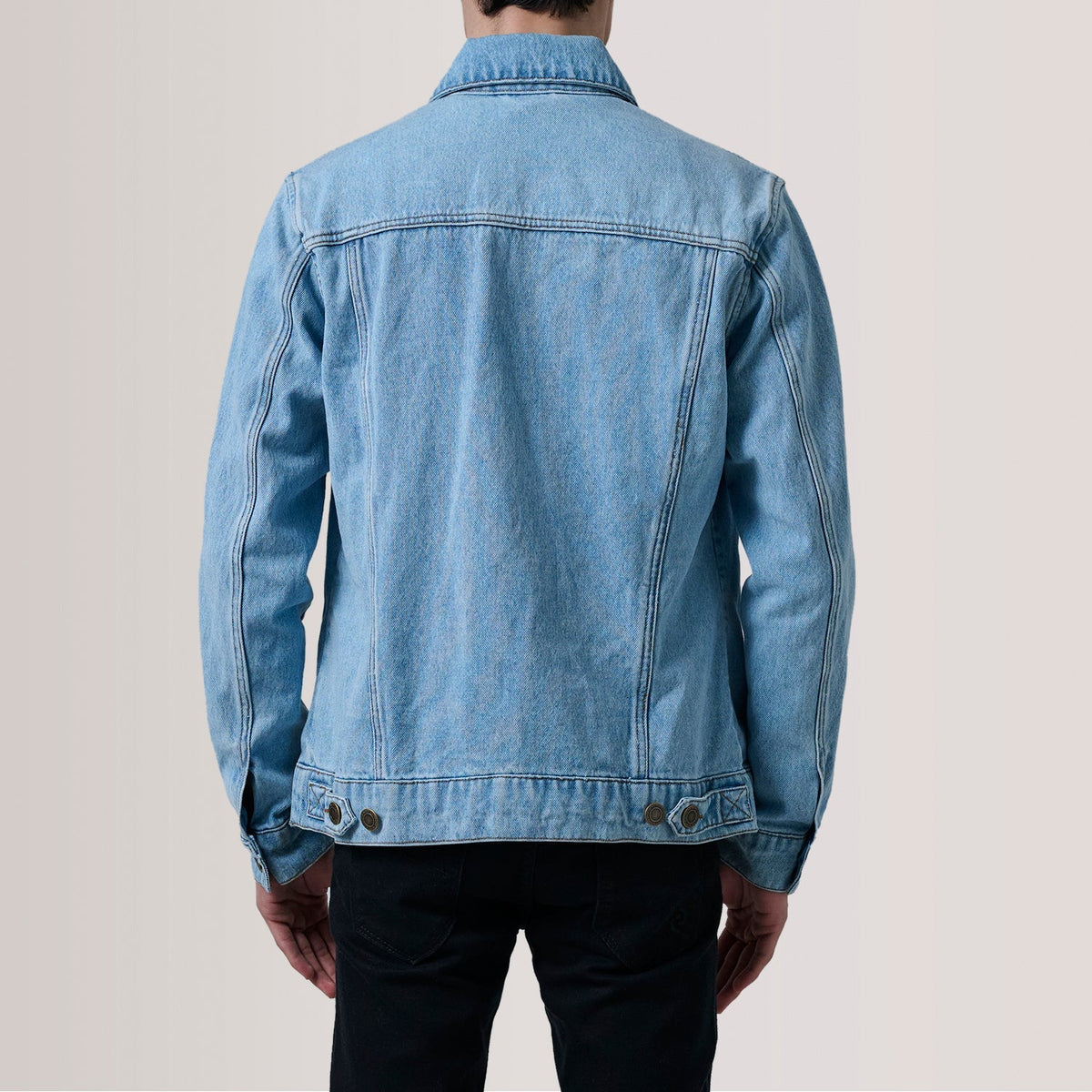 Detailansicht of Classic Collar &amp; Heavy-Duty Zipper Hardware on Conard Light Blau Denim Trucker Lederjacke für Herren For Men