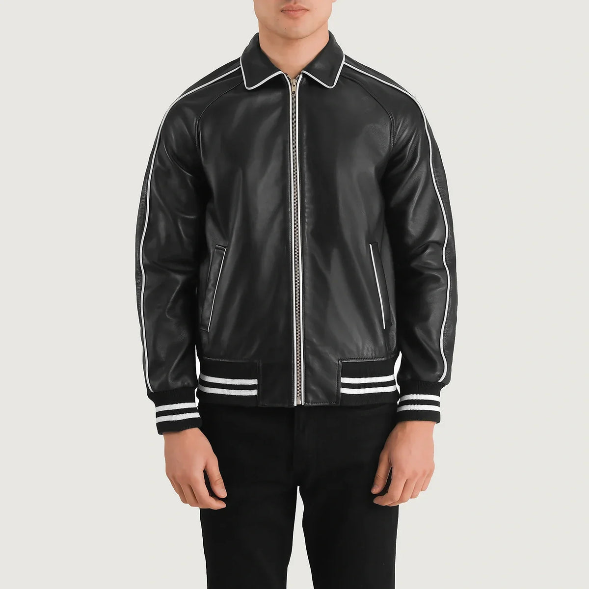 Detailansicht of Shirt collar &amp; Zipper Hardware on Cooper Schwarz Leather Varsity Lederjacke für Herren