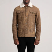 
Detailansicht of Classic Collar & Button Hardware on Dallis Snuffed Brown Shearling Trucker Jacket