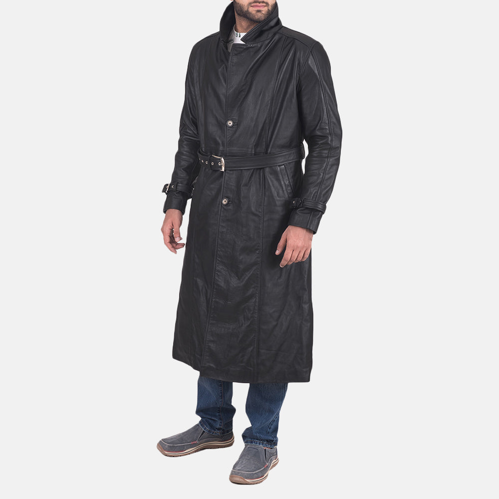 
Black Cowhide Leather Trench Coat - Rückansicht mit passgenauen Schultern & sauberem Saum