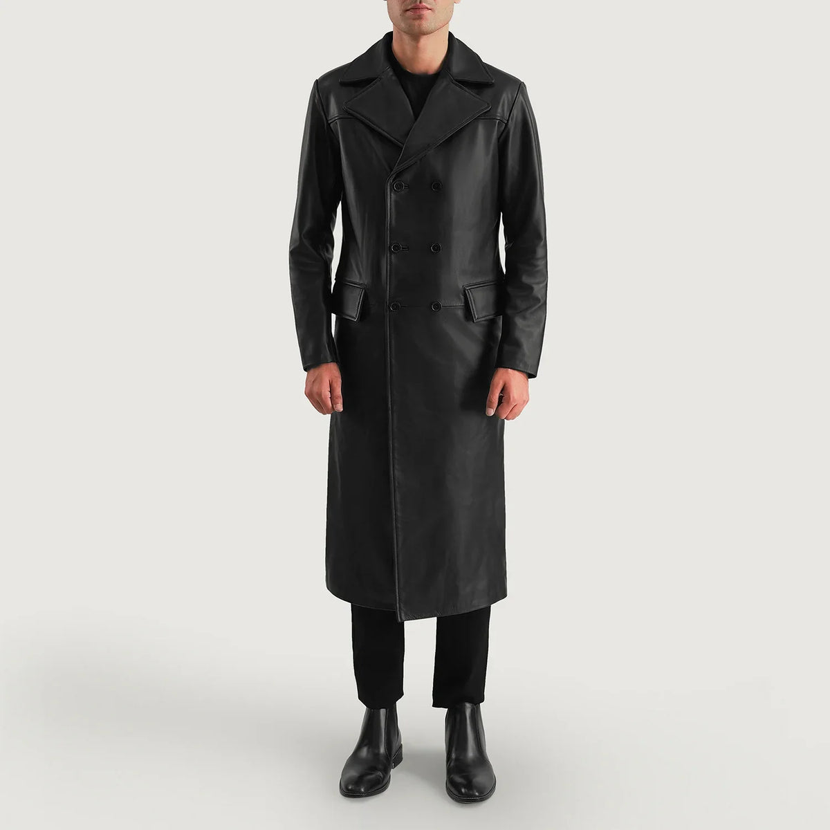 
Delmar Black Leather Double Breasted Coat - Seitenansicht mit ergonomischem Ärmelschnitt & sportlicher Passform