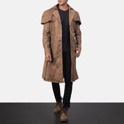 Men's Deux Braun Leather Duster für Herren in Distressed Brown Semi-Aniline Snuffed - Vorderansicht &amp; maßgeschneiderte Silhouette | Online Kaufen