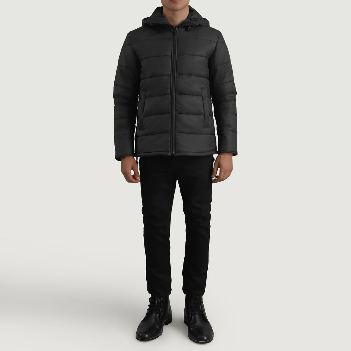 
Erico Schwarz Hooded Puffer Lederjacke für Herren - Seitenansicht mit ergonomischem Ärmelschnitt & sportlicher Passform