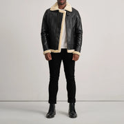 
Francis B-3 Black Leather Bomber Jacket - Seitenansicht mit ergonomischem Ärmelschnitt & sportlicher Passform