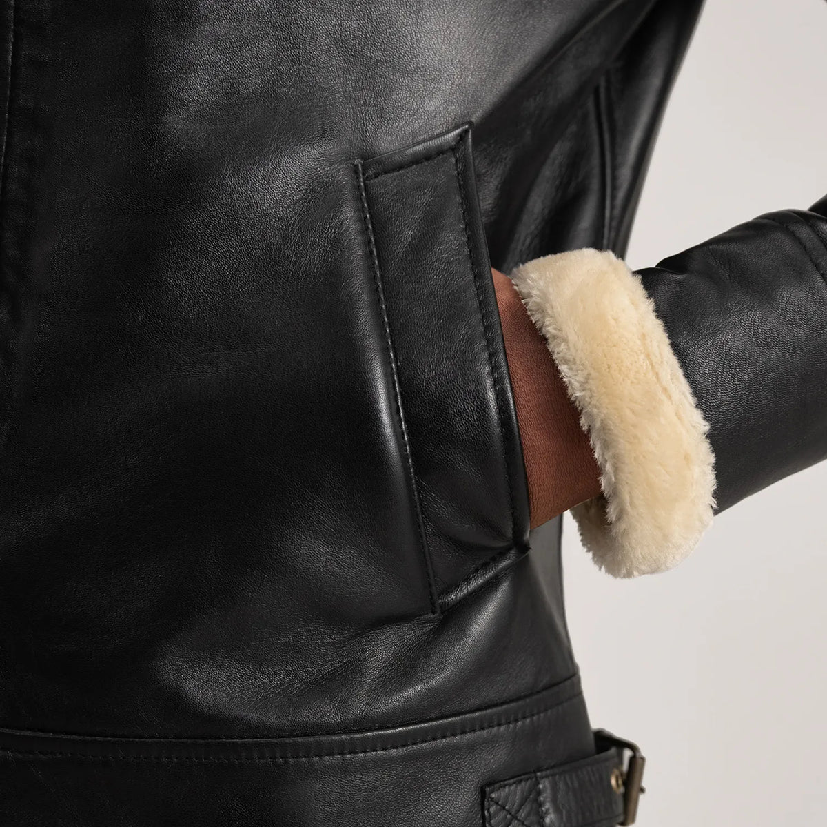 
Innenansicht Showing Quilted Viscose Lining & Zwei funktionale Innentaschen