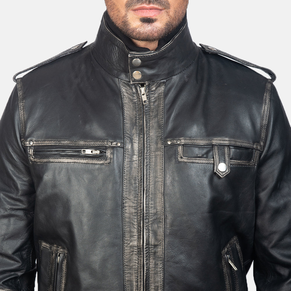 Glen Street Schwarz Leder-Bomberjacke für Herren - Seitenansicht mit ergonomischem Ärmelschnitt