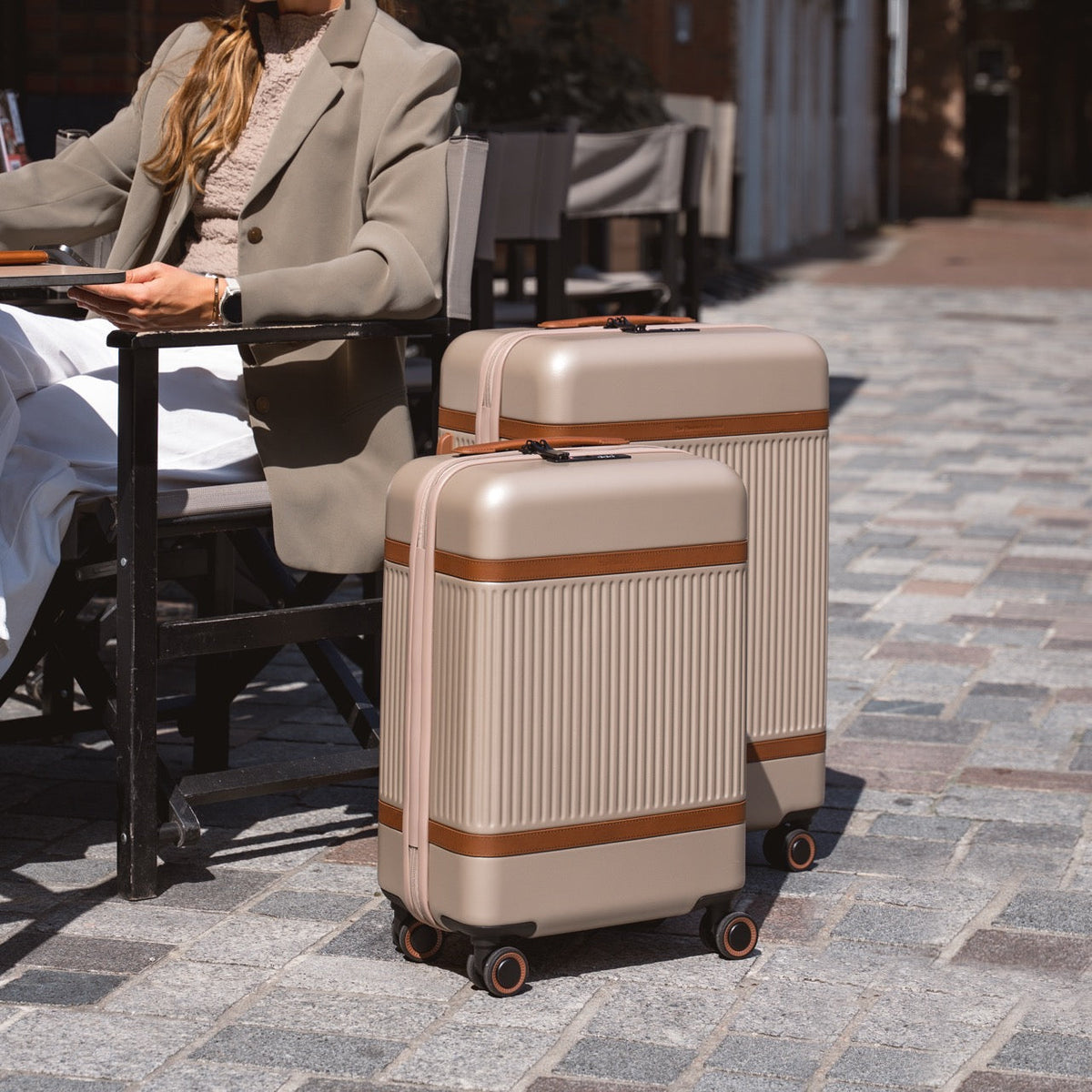Detailansicht of Classic Collar &amp; Heavy-Duty Zipper Hardware on Hand Luggage Suitcase Zuna für Damen