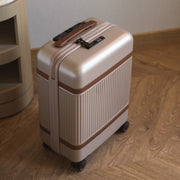 Classic 100% Full-Grain leather Goods - Rückansicht mit passgenauen Schultern &amp; sauberem Saum