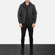 Men's Hanklin Ma-1 Black Hooded Bomber Jacket - Seitenansicht mit ergonomischem Ärmelschnitt