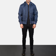 Men's Blue Hooded Bomber Jacket - Seitenansicht mit ergonomischem Ärmelschnitt