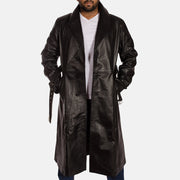 
Hooligan Schwarz Leder-Trenchcoat für Herren - Seitenansicht mit ergonomischem Ärmelschnitt & sportlicher Passform