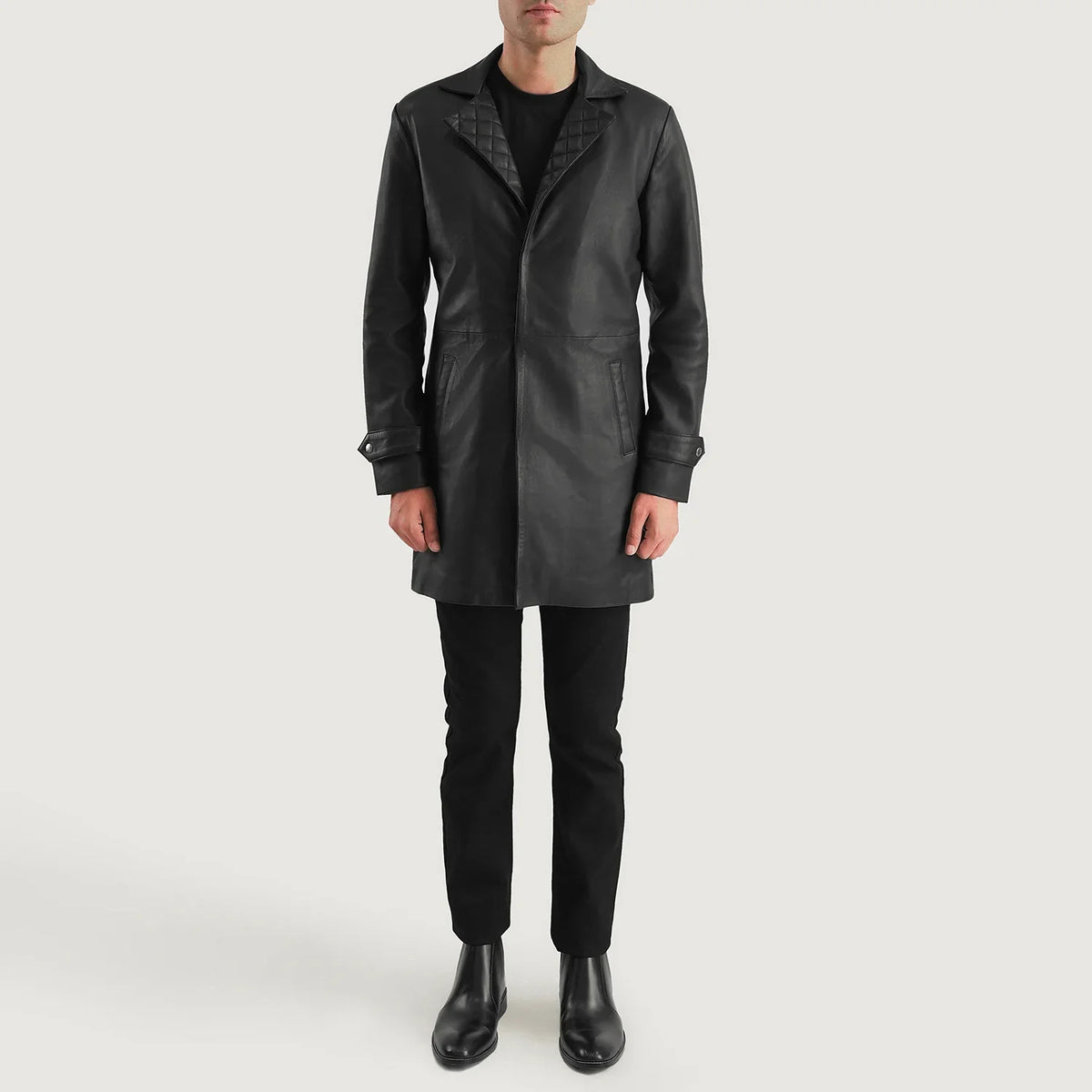 Infinity Black Leather Coat - Seitenansicht mit ergonomischem Ärmelschnitt