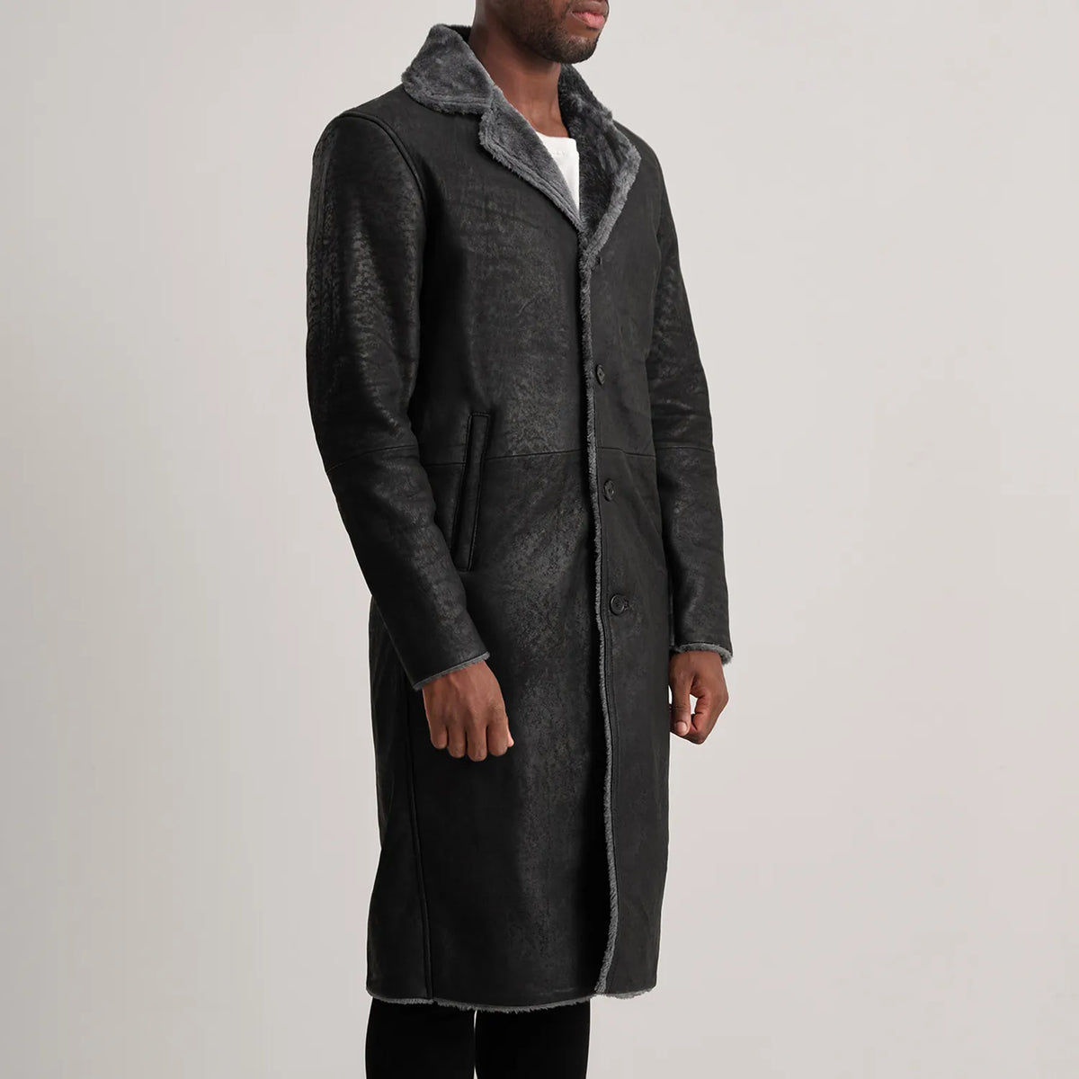 
Distressed Black Sheepskin Snuffed Aviator Jacket - Rückansicht mit passgenauen Schultern & sauberem Saum