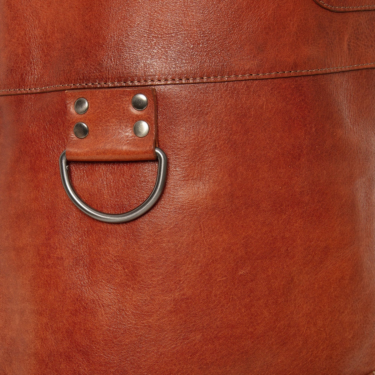 Detailansicht of Classic Collar &amp; Heavy-Duty Zipper Hardware on Leather Apron Churrasco für Damen