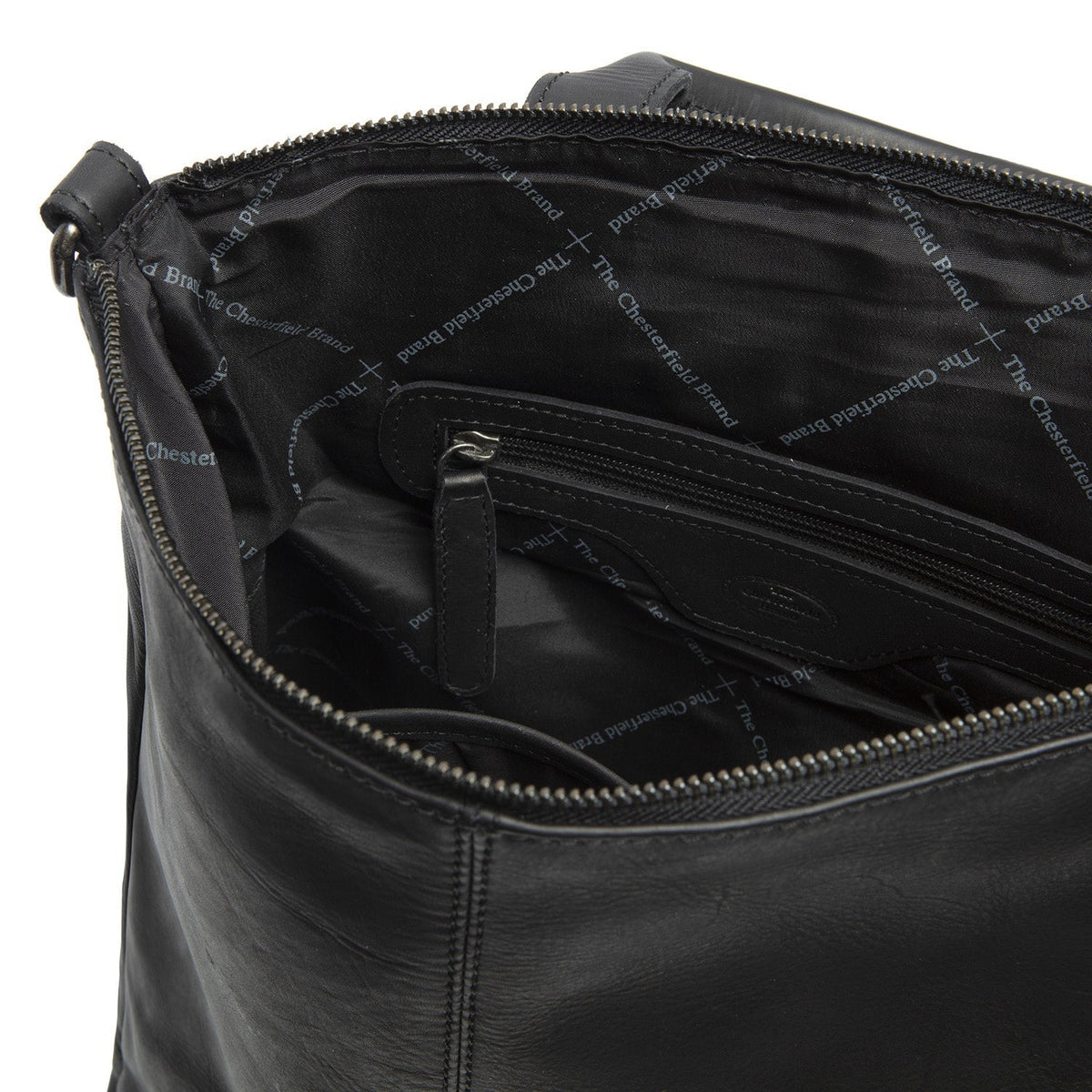 Solid Antique Brass Hardware &amp; Heavy-Duty Dual Zipper Detail on Manchester Full-Grain Leather Backpack für Damen