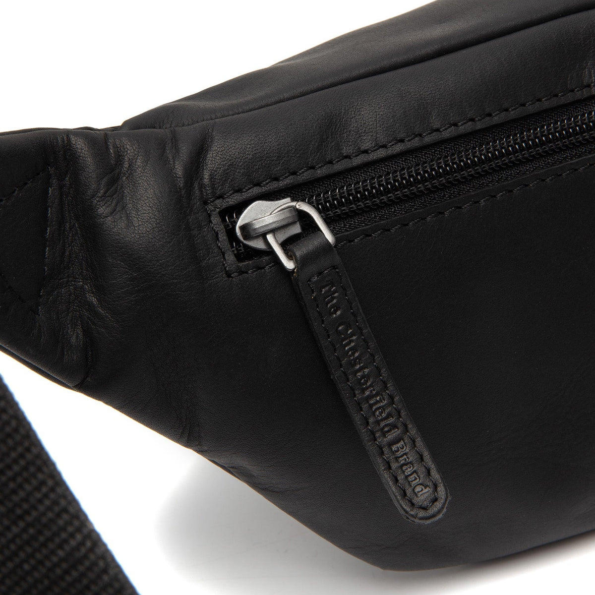 
Solid Antique Brass Hardware & Heavy-Duty Dual Zipper Detail on Brana Vollnarbenleder-Gürteltasche