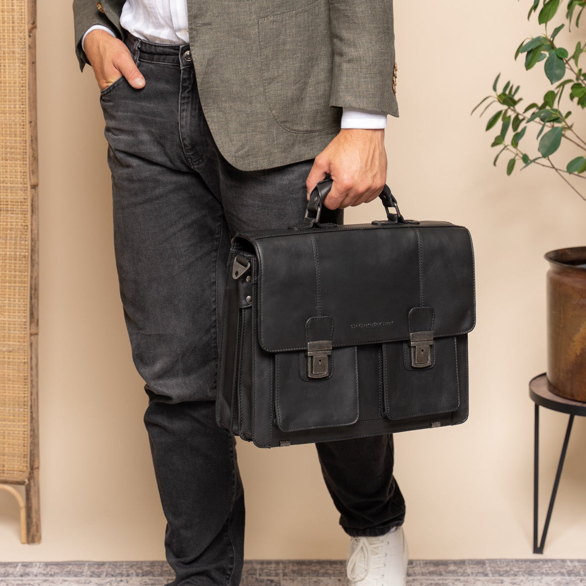 Solid Antique Brass Hardware &amp; Heavy-Duty Dual Zipper Detail on Springfield Full-Grain Leather Briefcase für Damen