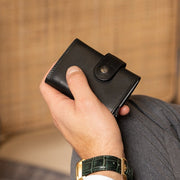 
Classic 100% Full-Grain Leather Card Holder - Rückansicht mit verstärkten Lederträgern & handwerklichen Nähten