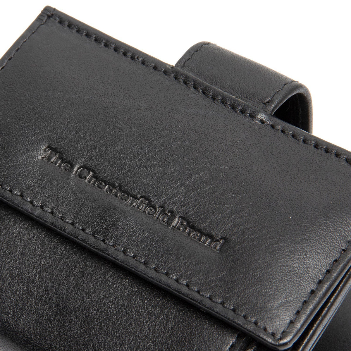 
Solid Antique Brass Hardware & Heavy-Duty Dual Zipper Detail on Lesina Vollnarbenleder Kartenetui