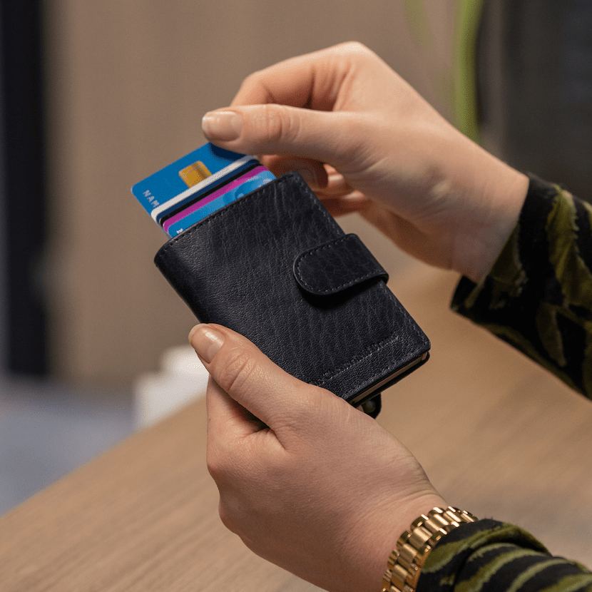 Prague Full-Grain Leather Card Holder für Damen – Zusätzliche Produktansicht 2