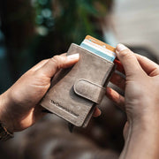 Prague Full-Grain Leather Card Holder für Damen – Zusätzliche Produktansicht 2