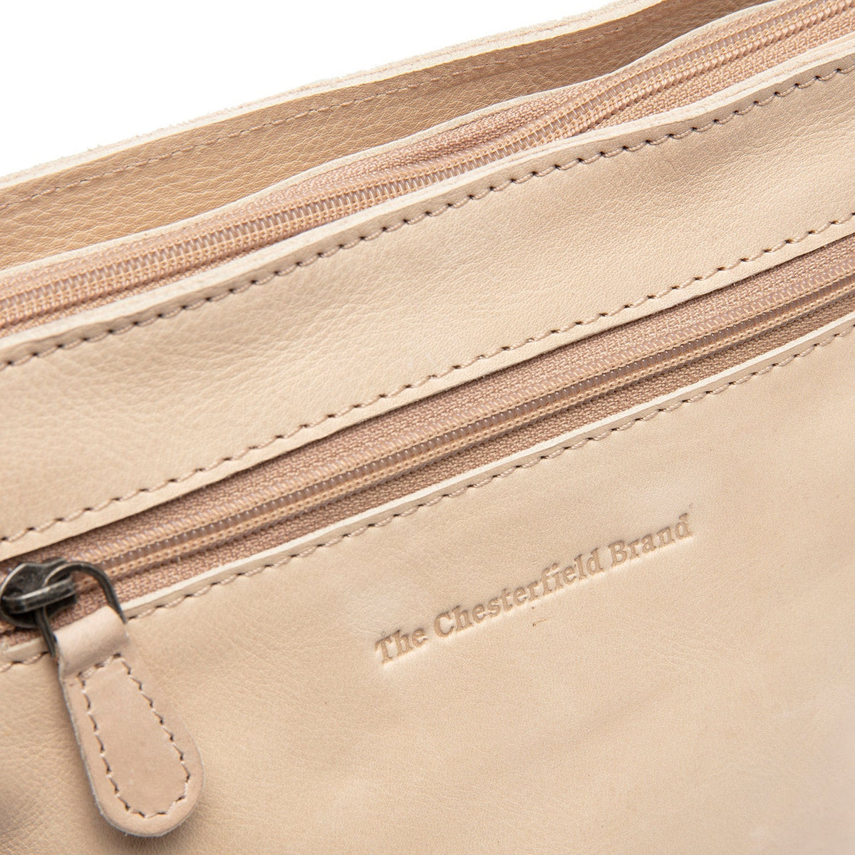 Aston Full-Grain Leather Crossbody Bag für Damen - Structured Side Profile Showing Gusset Depth &amp; Expansion Capacity