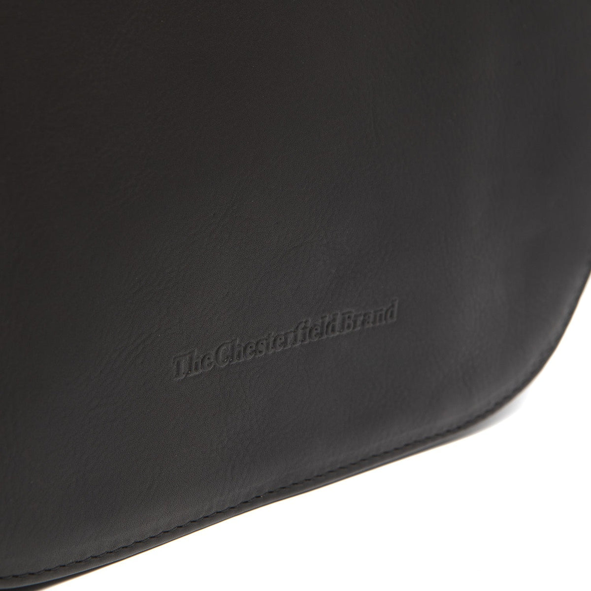 Solid Antique Brass Hardware &amp; Heavy-Duty Dual Zipper Detail on Millie Full-Grain Leather Crossbody Bag für Damen