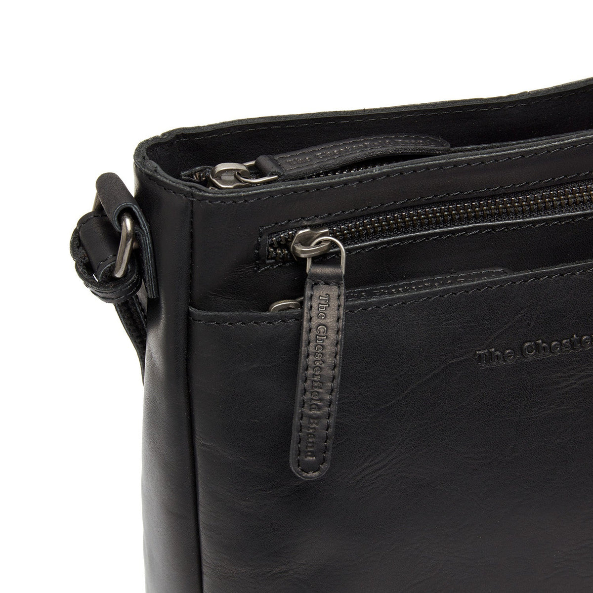 Solid Antique Brass Hardware &amp; Heavy-Duty Dual Zipper Detail on Mumbai Full-Grain Leather Crossbody Bag für Damen