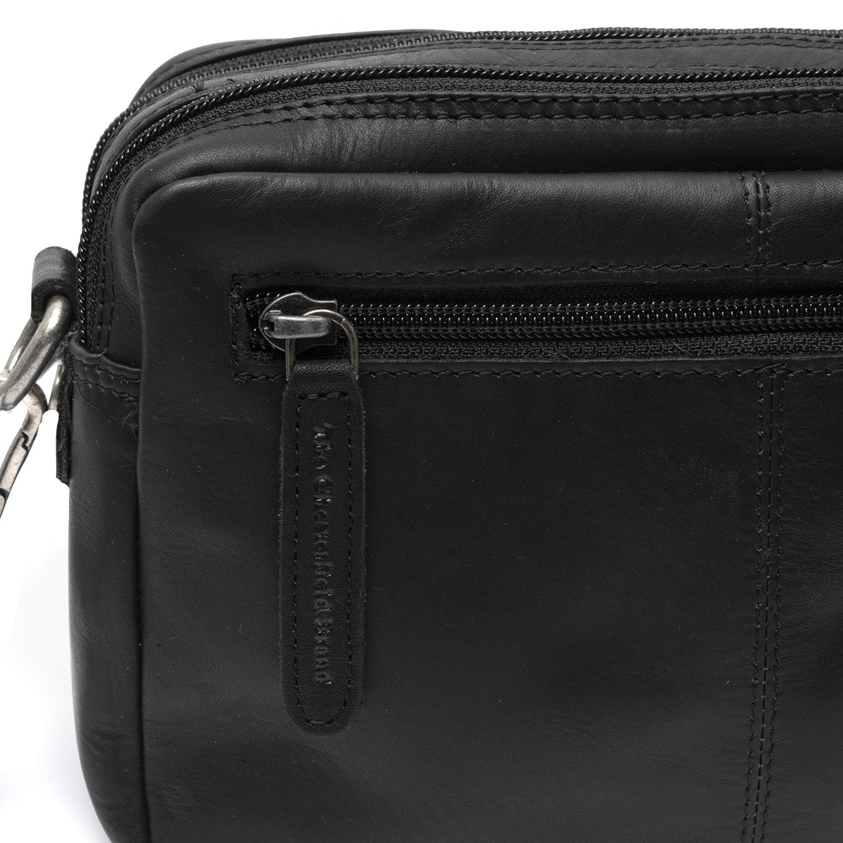 Solid Antique Brass Hardware &amp; Heavy-Duty Dual Zipper Detail on Samui Full-Grain Leather Crossbody Bag für Damen