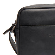 Westmere Full-Grain Leather Crossbody Bag für Damen - Structured Side Profile Showing Gusset Depth &amp; Expansion Capacity
