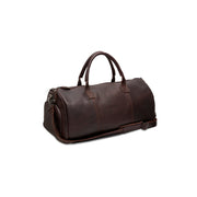 
Passform-Perspektive von Leather Garment Bag Finlay am Model - Natürlicher Faltenwurf im Tageslicht
