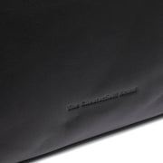 Detailansicht of Classic Collar &amp; Heavy-Duty Zipper Hardware on Hermosa Full-Grain Leather Handbag für Damen