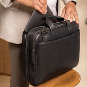 Iseo Full-Grain Leather Laptop Bag für Herren - Structured Side Profile Showing Gusset Depth &amp; Expansion Capacity