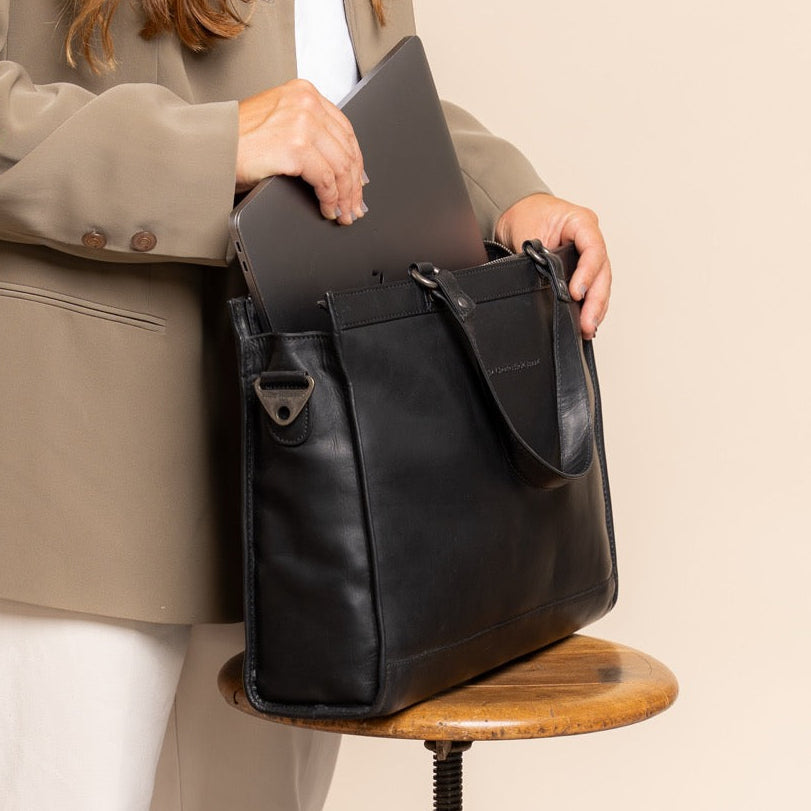 Manly Full-Grain Leather Laptop Bag für Damen - Structured Side Profile Showing Gusset Depth &amp; Expansion Capacity