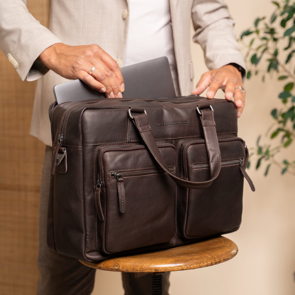 Misha Full-Grain Leather Laptop Bag für Damen – Zusätzliche Produktansicht 3
