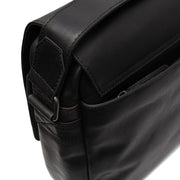 Solid Antique Brass Hardware &amp; Heavy-Duty Dual Zipper Detail on Richard Full-Grain Leather Laptop Bag für Herren