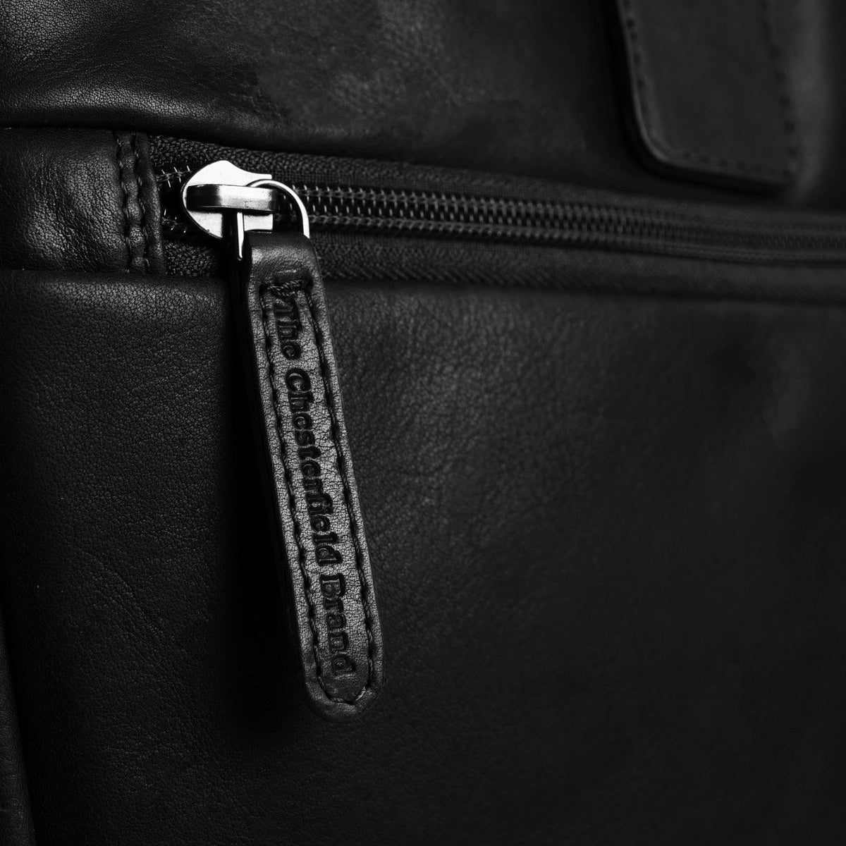 Innenansicht Showing Dedicated Padded Laptop Sleeve & Multi-Compartment Organization