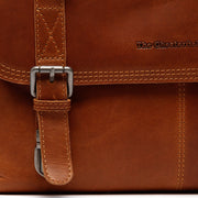
Solid Antique Brass Hardware & Heavy-Duty Dual Zipper Detail on Veneto Vollnarbenleder-Laptoptasche
