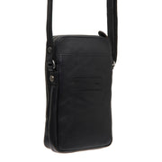 
Tailored Rib Cuffs & Hem Craftsmanship Construction Detail on Alesund Vollnarbenleder Phone Bag