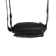 Styled Fit Perspective of Hamilton Full-Grain Leather Phone Bag für Damen on Model - Natural Daylight Drape