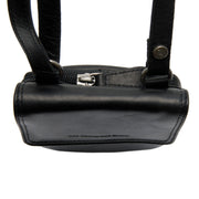 
Detailansicht of Classic Collar & Heavy-Duty Zipper Hardware on Langley Vollnarbenleder Phone Bag