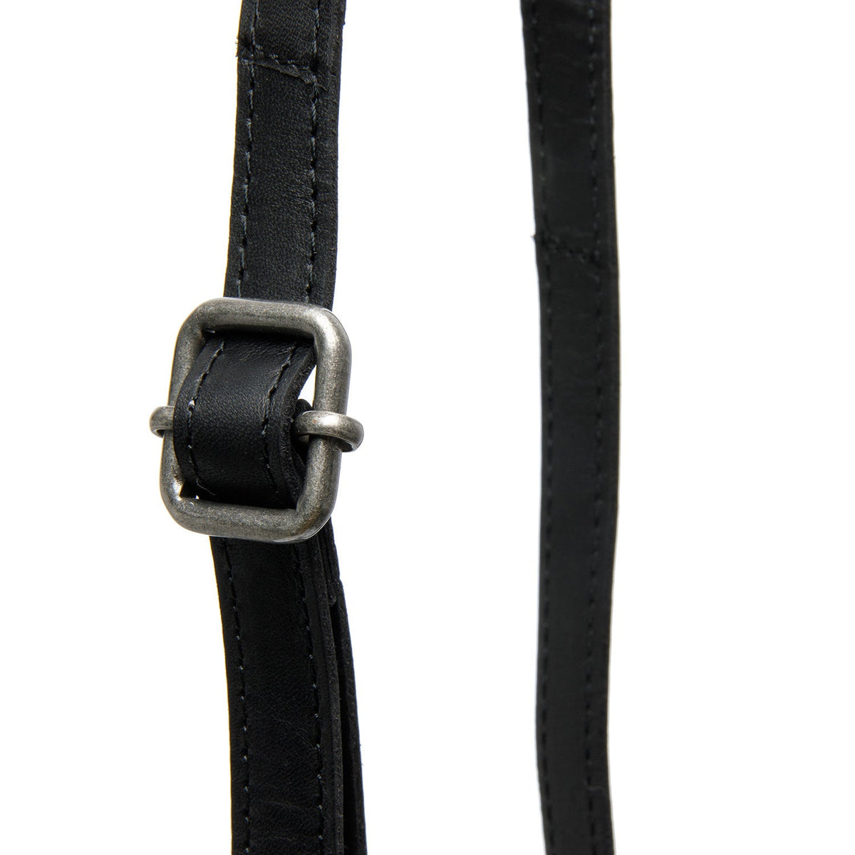 
Tailored Rib Cuffs & Hem Craftsmanship Construction Detail on Langley Vollnarbenleder Phone Bag