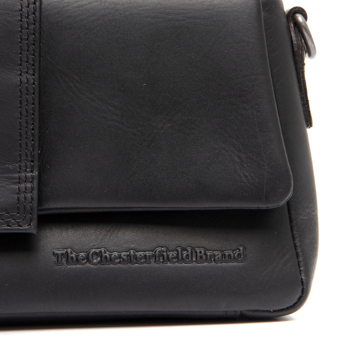 
Solid Antique Brass Hardware & Heavy-Duty Dual Zipper Detail on Clifden Vollnarbenleder-Schultertasche