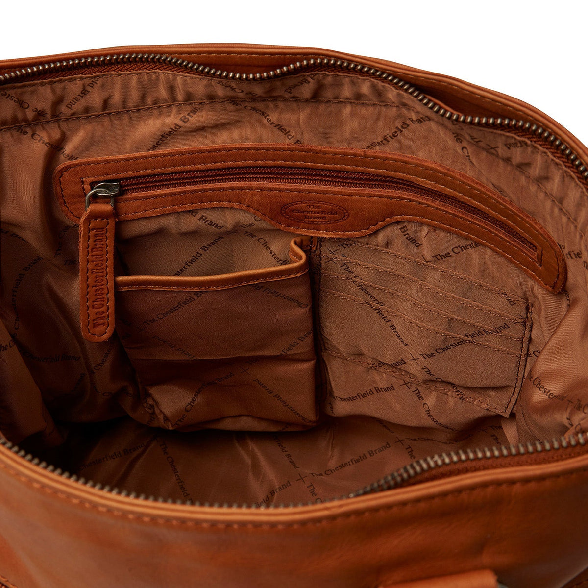 Solid Antique Brass Hardware &amp; Heavy-Duty Dual Zipper Detail on Rome Full-Grain Leather Shoulder Bag für Damen