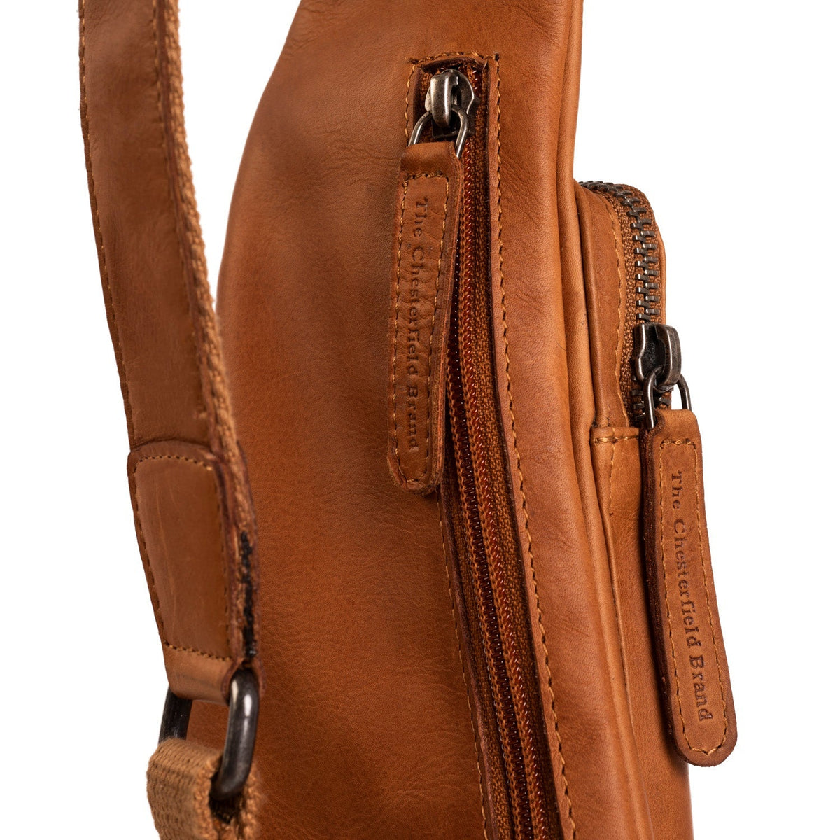 Cognac Leather Sling Bag Logan für Damen, detail view 3
