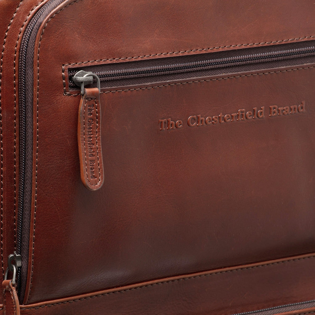 
Detailansicht of Classic Collar & Heavy-Duty Zipper Hardware on Leather Trolley San Marino für Damen für Damen
