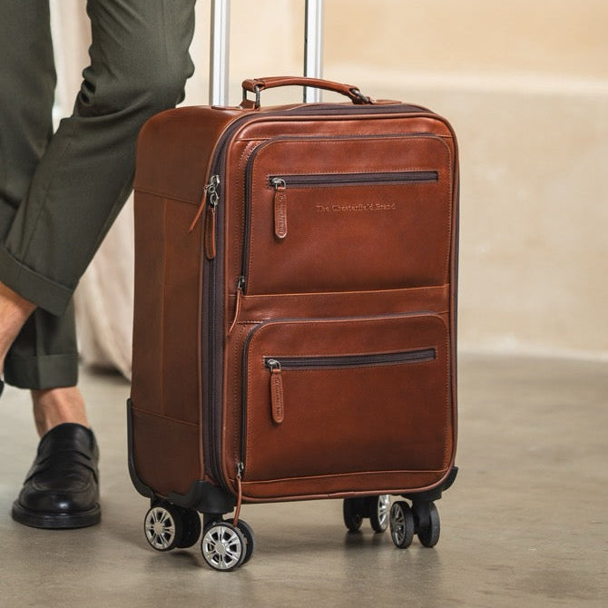 
Classic 100% Full-Grain leather Goods - Rückansicht mit passgenauen Schultern & sauberem Saum